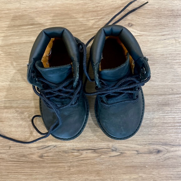 Timberland 6 inch All Black winter boots size 5 ⚫️⚫️ with 📦 - Picture 3 of 7